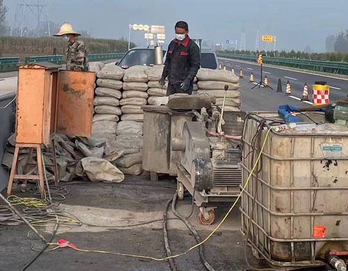 齐干却勒街道高速路病害处理